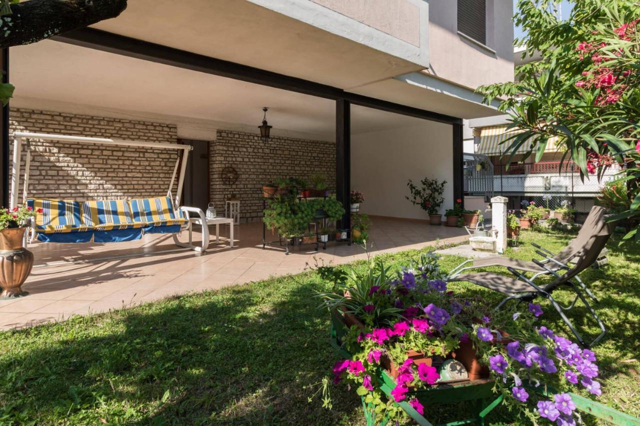 Villa Francesco Appartamento La Ruota เดเซนซาโนเดลการ์ดา ภายนอก รูปภาพ