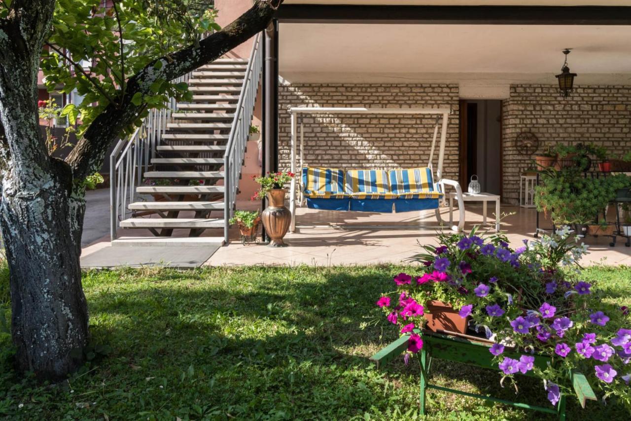 Villa Francesco Appartamento La Ruota เดเซนซาโนเดลการ์ดา ภายนอก รูปภาพ