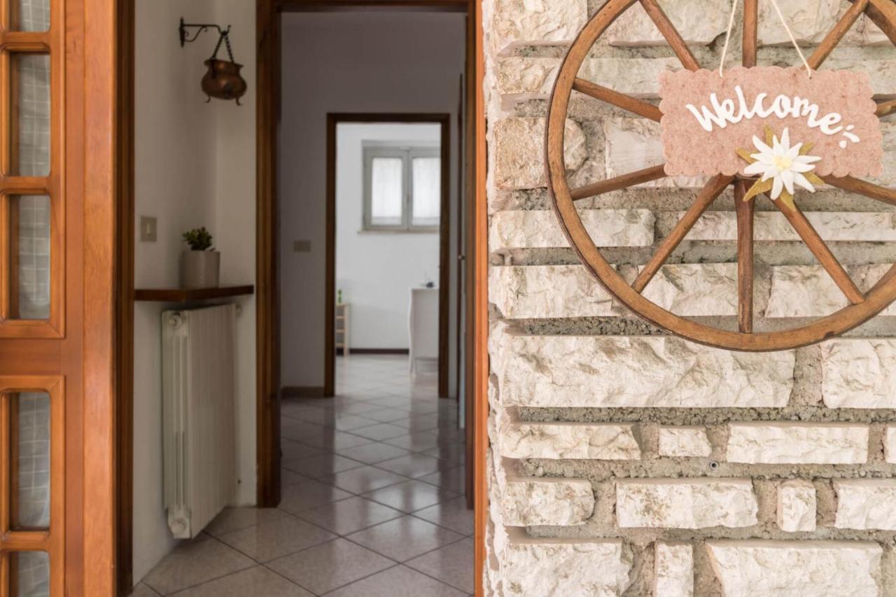 Villa Francesco Appartamento La Ruota เดเซนซาโนเดลการ์ดา ภายนอก รูปภาพ